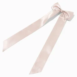 Barrette à nœud agrémentée d’un long ruban satiné couleur taupe