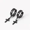 Boucles d’oreilles huggies croix 15 mm noires