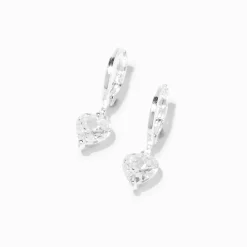 Boucles d’oreilles huggies en zircon cubique d'imitation cœur 10 mm couleur argentée