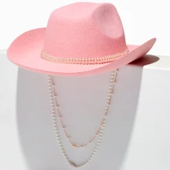 Chapeau de cowboy rose tendre et perles d'imitation