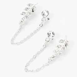 Clous d'oreilles reliés par une chaîne feuille et strass couleur argentée