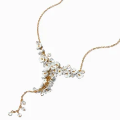 Collier en Y avec fleurs blanches