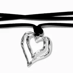Collier enveloppant cordon cœur style métal fondu couleur argentée