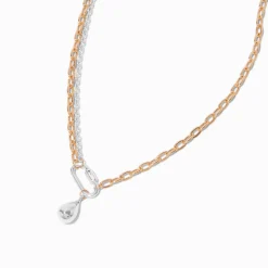 Collier multi-rangs mousqueton goutte en métaux mixtes