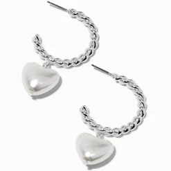 Créoles 30 mm torsadées couleur argentée avec cœurs bombés perle d'imitation