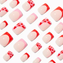 Faux ongles vegan carrés French manucure cœur rouges - Lot de 24