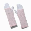 Mitaines en résille roses avec strass incrustés