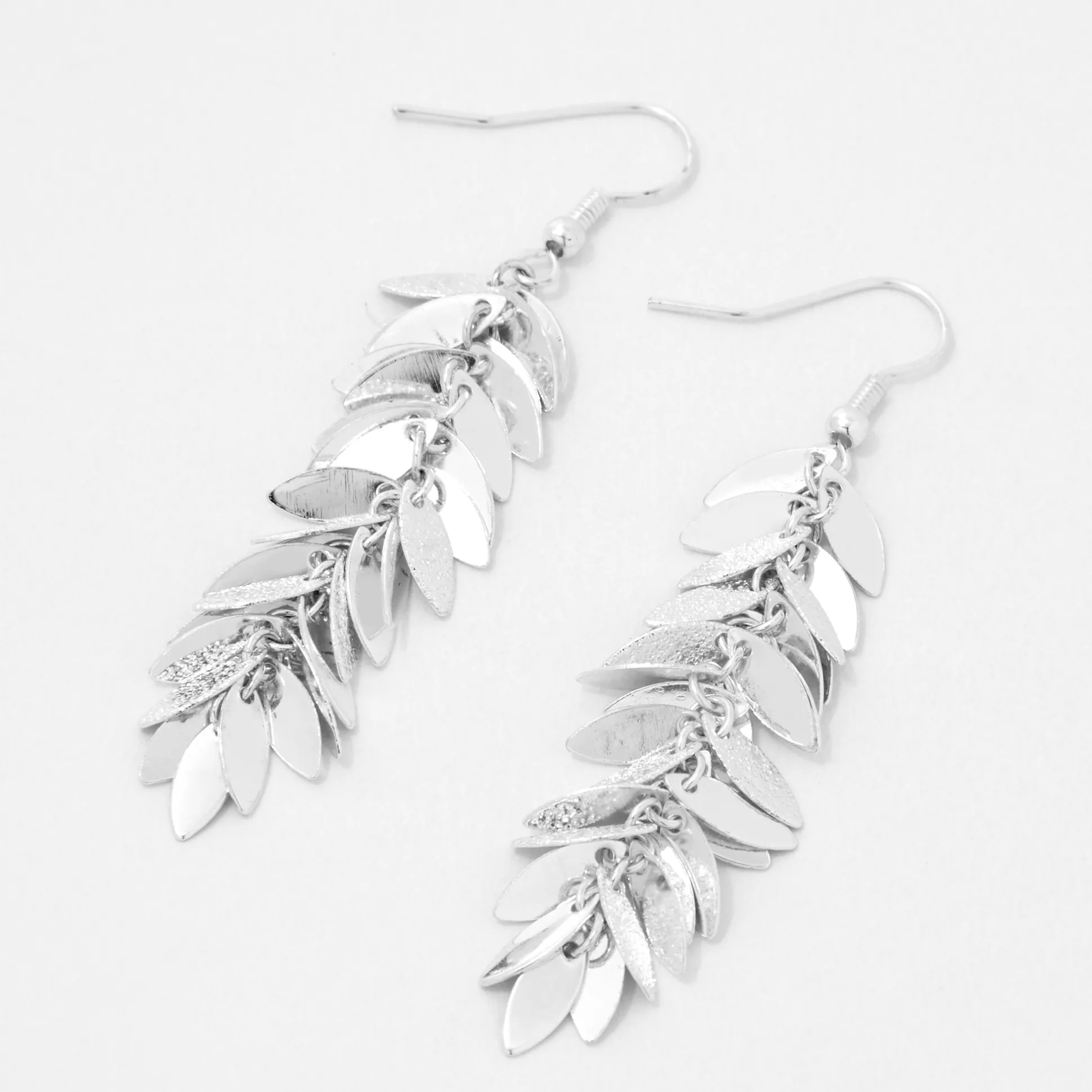 Pendantes feuilles linéaires